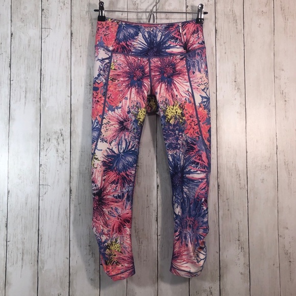 Calia by Carrie Underwood Multicolored Floral Pattern Ruched Workout Leggings - Picture 1 of 9